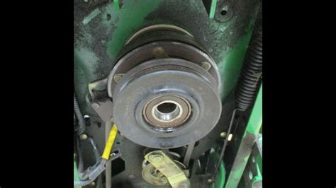 Locate the plug to the electric <b>clutch</b> and disconnect it from the wiring harness. . How to remove pto clutch on simplicity mower
